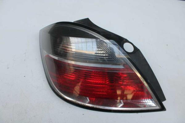 FEU ARRIERE GAUCHE OPEL ASTRA H 5PORTES 2/2007+ - Vue 1